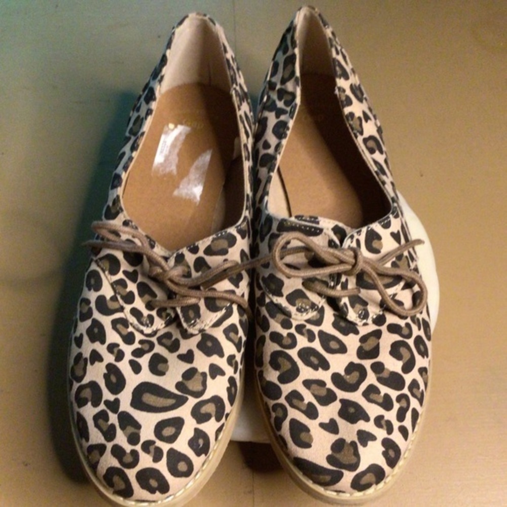 GAP cheetah print flat shoes
